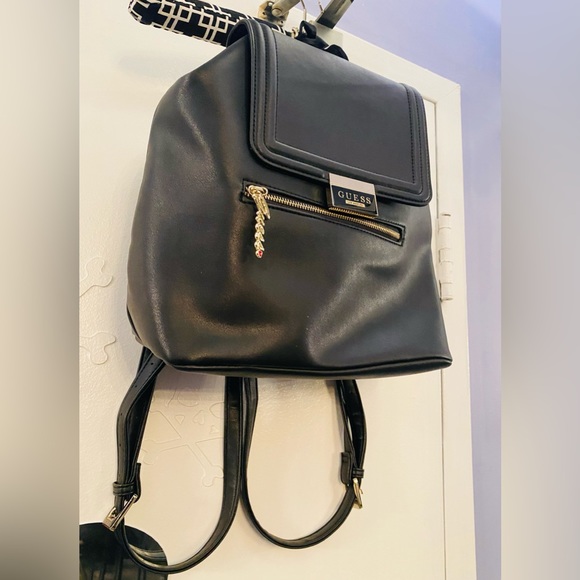 Guess Handbags - BNWT Black Guess backpack 🖤